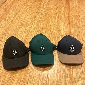 🛹 Volcom 🛹 size youths hats, good condition